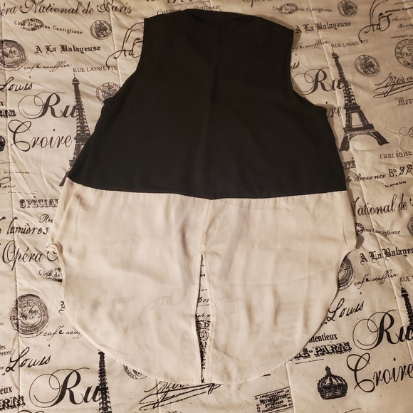 🤘3 For $20🤘 Studio Y tank - Picture 2 of 3